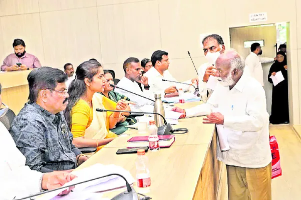 వినతులు పెండింగ్‌లో ఉండొద్దు..