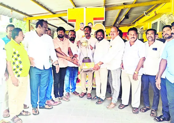 రాష్ట్ర స్థాయి కబడ్డీ పోటీల ట్రోఫీ ఆవిష్కరణ