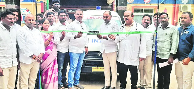 వైద్యశాలలో రాజకీయాలొద్దు