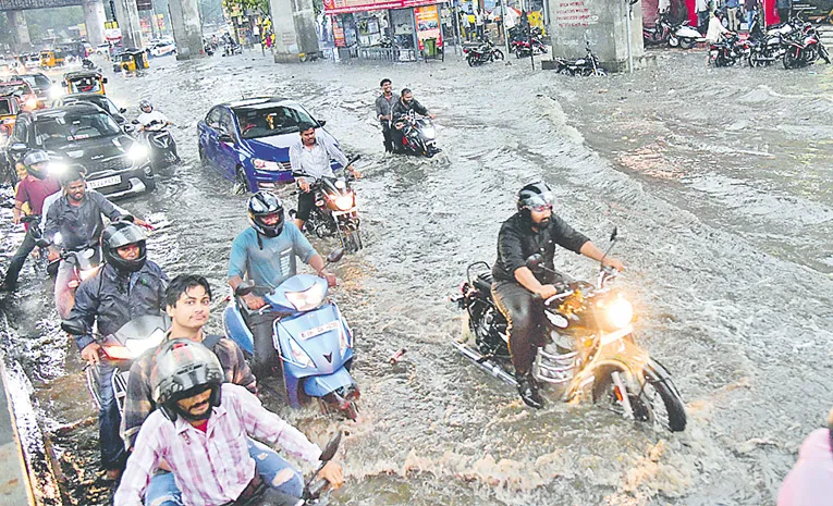 Huge Traffic Jam Due To Heavy Rain In Hyd 