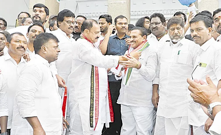 BRS leader and former MLA joins Congress