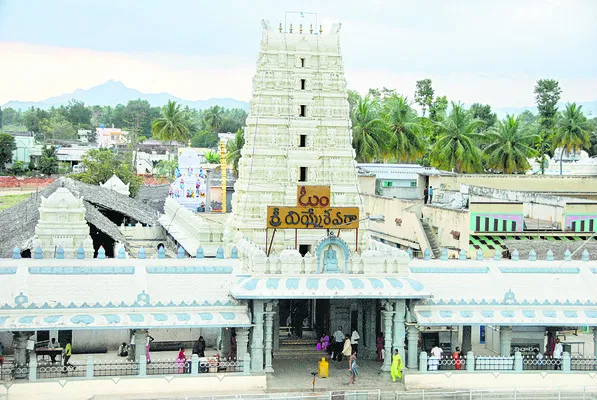 ఏమిటీ పెత్తనం వినాయక?