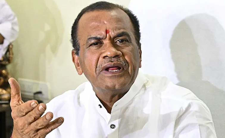 Komatireddy Venkat Reddy Reacts Tollywood Workers Issue