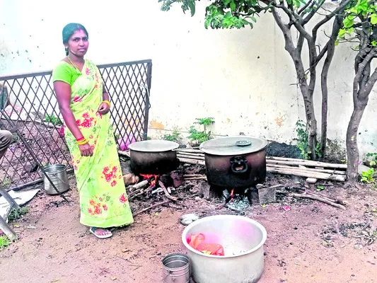 అప్పు చేసి పప్పు కూడు