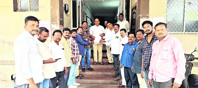 జర్నలిస్టుల సమస్యల పరిష్కారానికి వినతి