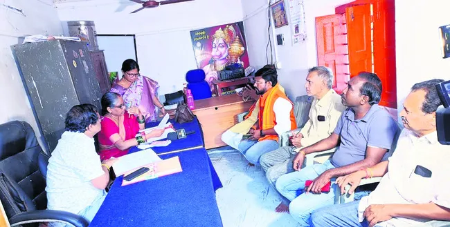 జంబిహనుమాన్ ఆలయ అధికారులపై విచారణ