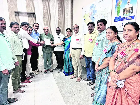 ఉపాధ్యాయుల సమస్యలు పరిష్కరించాలి