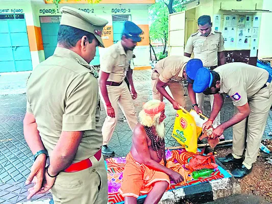 గిరివలయం రోడ్డులోని సాధువుల తనిఖీ 