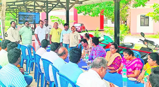 ఏడాది అవుతున్నా నేరవేరని హామీలు