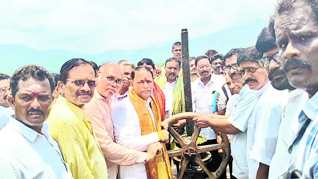 కల్యాణపులోవ రిజర్వాయర్‌ నీరు విడుదల 