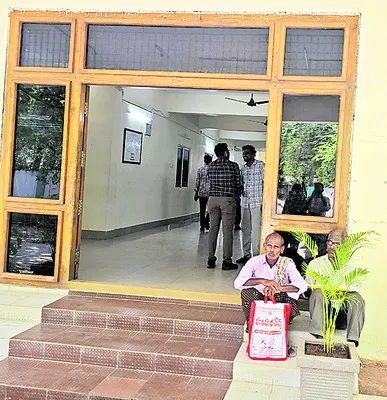 అన్నదాతకు అవమానం