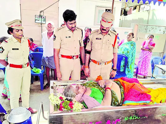 వృద్ధురాలు హత్య 
