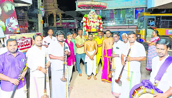 వైభవంగా శ్రీవారికి ఏకాదశి ఉత్సవం 