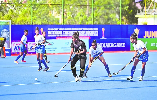 ఉత్సాహంగా హాకీ పోటీలు
