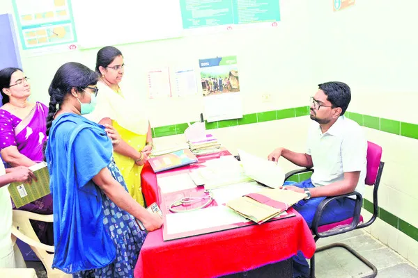 పీహెచ్సీల్లో ప్రసవాల సంఖ్య పెంచాలి