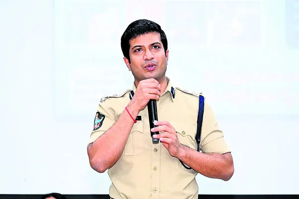 లోకల్ యాప్ ద్వారా ఉద్యోగాల పేరుతో వల