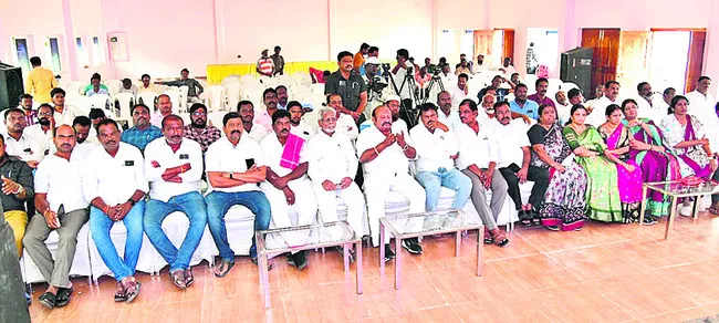 కేసీఆర్ను ముట్టుకుంటే తెలంగాణ అగ్గే