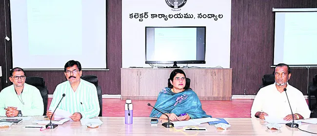 సింగిల్‌ డెస్క్‌ పోర్టల్‌ దరఖాస్తులను పరిష్కరించాలి 