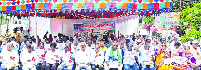ఇళ్లకు స్మార్ట్‌ మీటర్లు బిగించవద్దు
