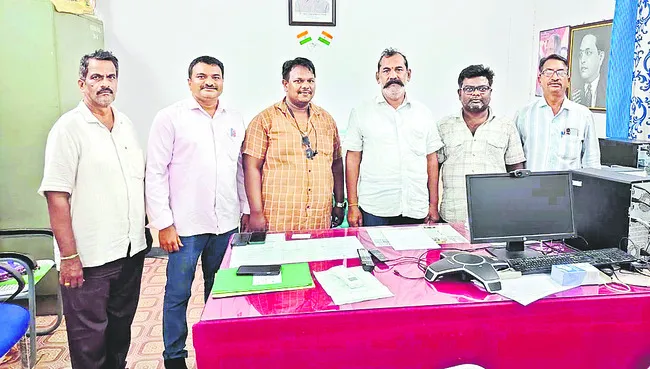రెవెన్యూ కార్యాలయంలో రికార్డులు మాయం 