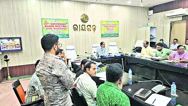 పంటల సాగుపై దృష్టిసారించాలి