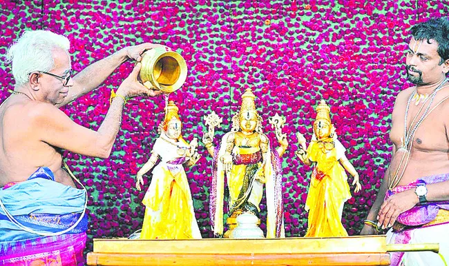 కన్నుల పండువగా వెంకన్న పవిత్రోత్సవాలు