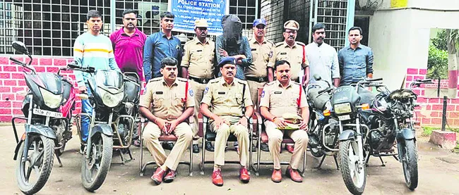 ద్విచక్ర వాహనాల దొంగకు రిమాండ్‌ 