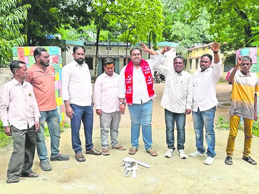 కీచక టీచర్ను కఠినంగా శిక్షించాలి