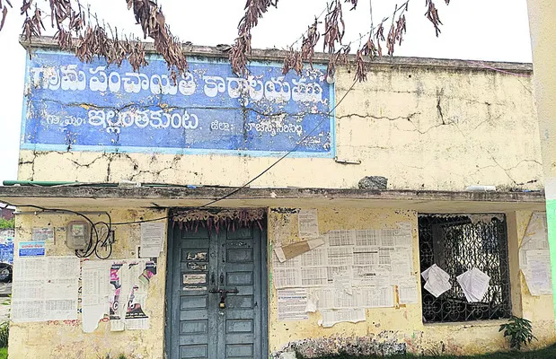 నెలలో నలుగురు కార్యదర్శులు