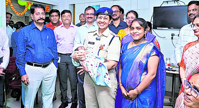 నవజాత శిశువులకు ‘తల్లి పాల బ్యాంక్‌’ 