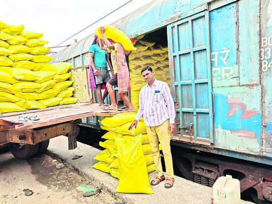 యూరియా వచ్చిందయా !