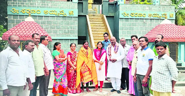 చదువుల తల్లికి సత్కారం