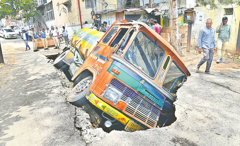 Heavy rains lash Hyderabad roads damaged