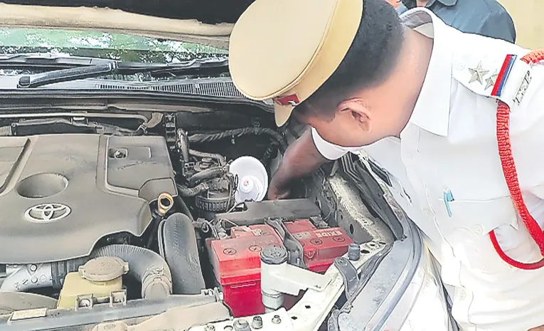 Andhra Pradesh Former MP Banjara Hills Traffic Police