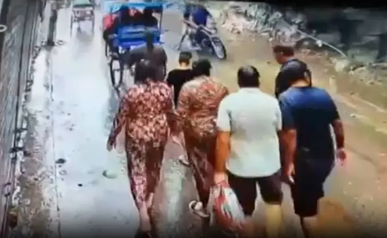 Viral Video: Escape For 3 On Bike In Haridwar Landslide