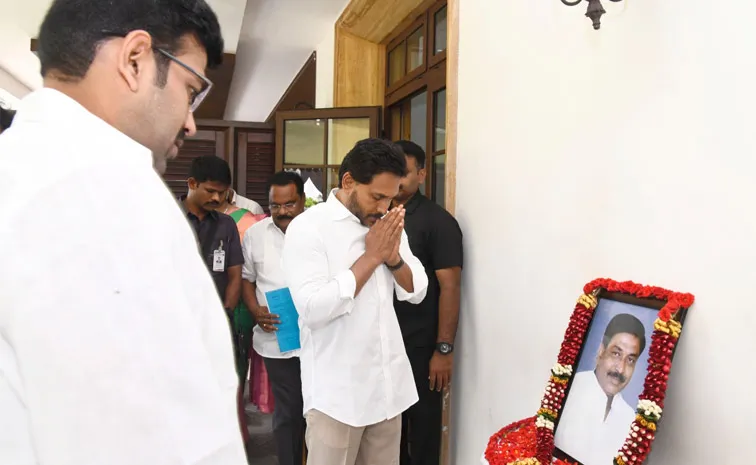 YS Jagan paid Tributes To jakkampudi rammohan rao