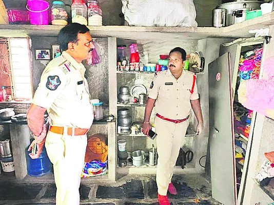 బంగారం, వెండి ఆభరణాలు చోరీ 