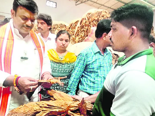 కూటమి నేతలకు పొగాకు సెగ
