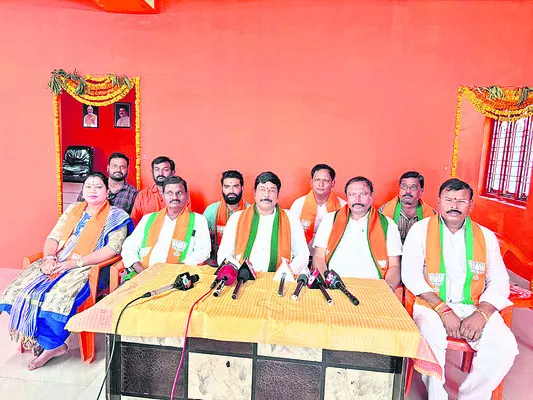 ‘బీసీ రిజర్వేషన్ల పేరిట రాజకీయాలు’