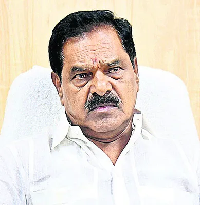 కూటమి పాలనలో మద్యం షాపులకే ప్రాధాన్యం