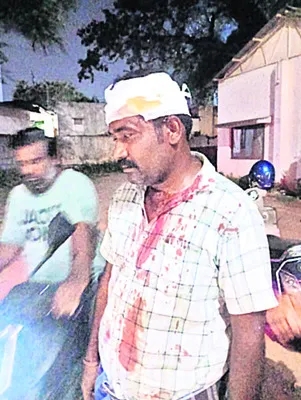 స్థల వివాదంలో కొట్లాట.. ఐదుగురికి గాయాలు
