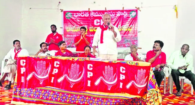 కార్పొరేట్‌ శక్తులకు కేంద్రం వత్తాసు