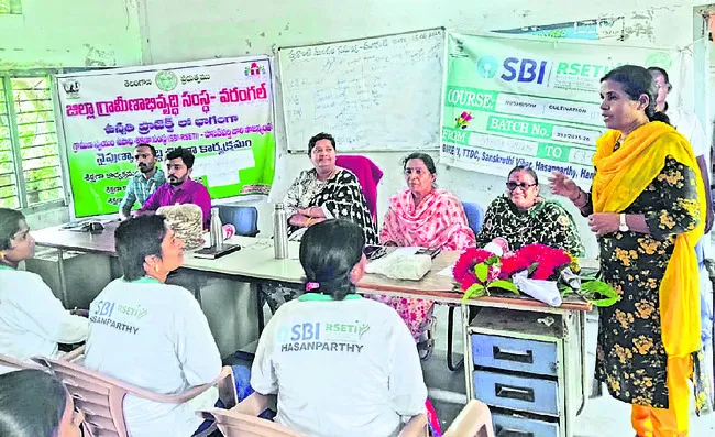 పుట్టగొడుగుల పెంపకం లాభదాయకం