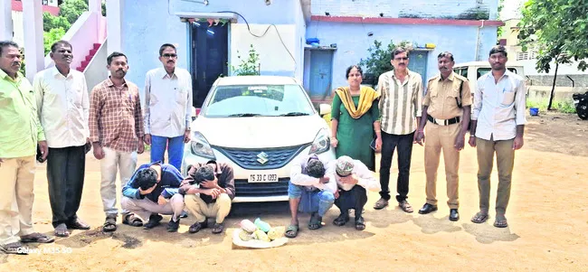 గంజాయి తరలిస్తున్న నలుగురి అరెస్టు