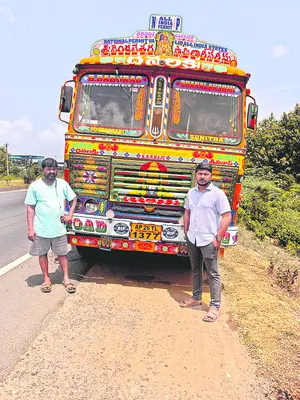 ప్రయాణికుల సౌకర్యార్థం ప్రత్యేక రైళ్లు
