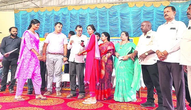 అర్హులకు రేషన్‌కార్డులు