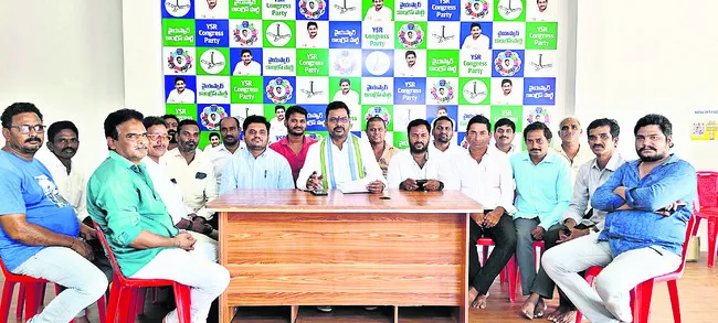 మంత్రి అచ్చెన్న వ్యాఖ్యలు హాస్యాస్పదం