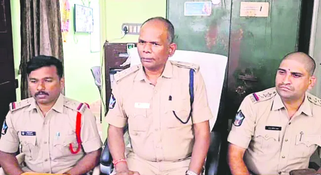 వివాహేతర సంబంధం కొనసాగించలేదని కాల్పులు