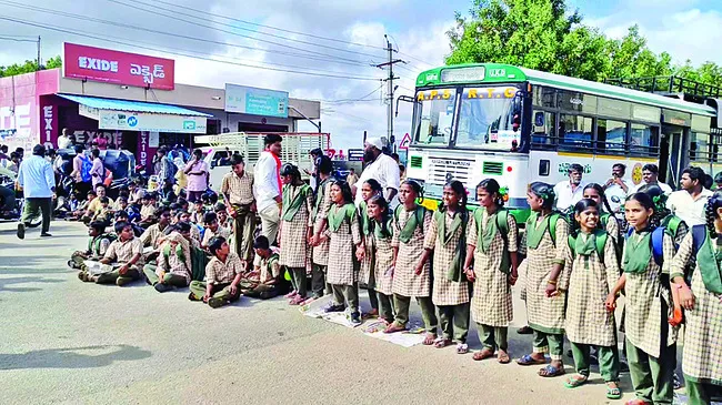ప్రాణాలు పోతే తప్ప స్పందించరా? 