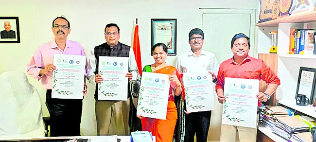 సమాచార హక్కు పోటీల పోస్టర్‌ ఆవిష్కరణ